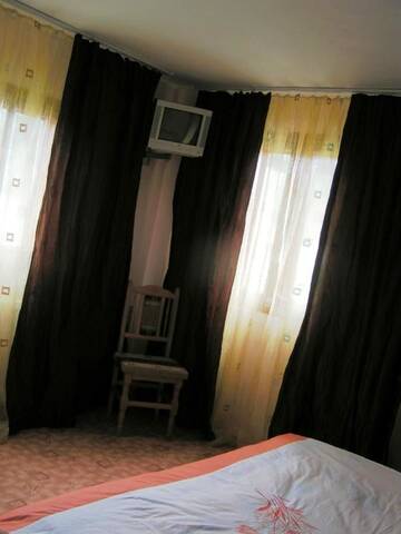 Фото номера Двухместный номер с 1 кроватью и балконом Гостевой дом Casa Mora г. Сучевица 4